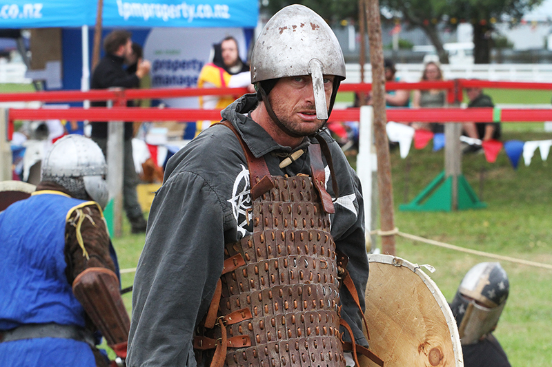 Medieval Market : Swords and Armour : Medieval Fighting : Levin : New Zealand : Richard Moore : Journalist : Photographer :